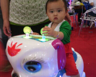 咪咪碰碰车小妹妹