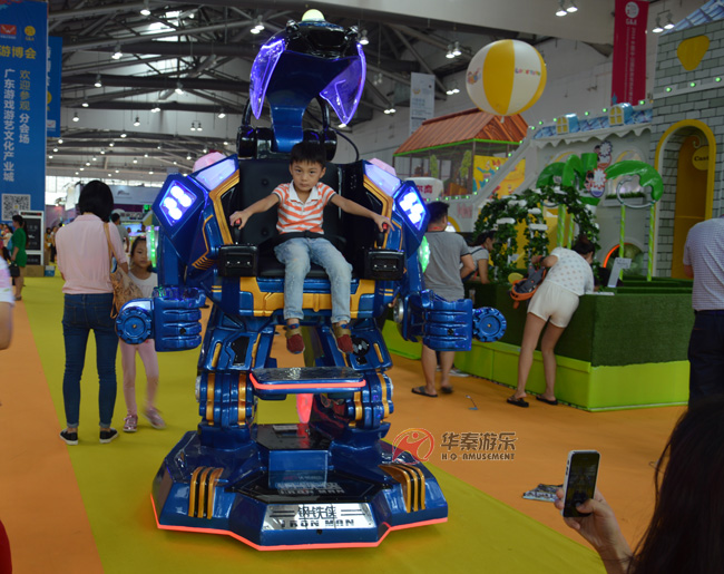 广场行走机器人